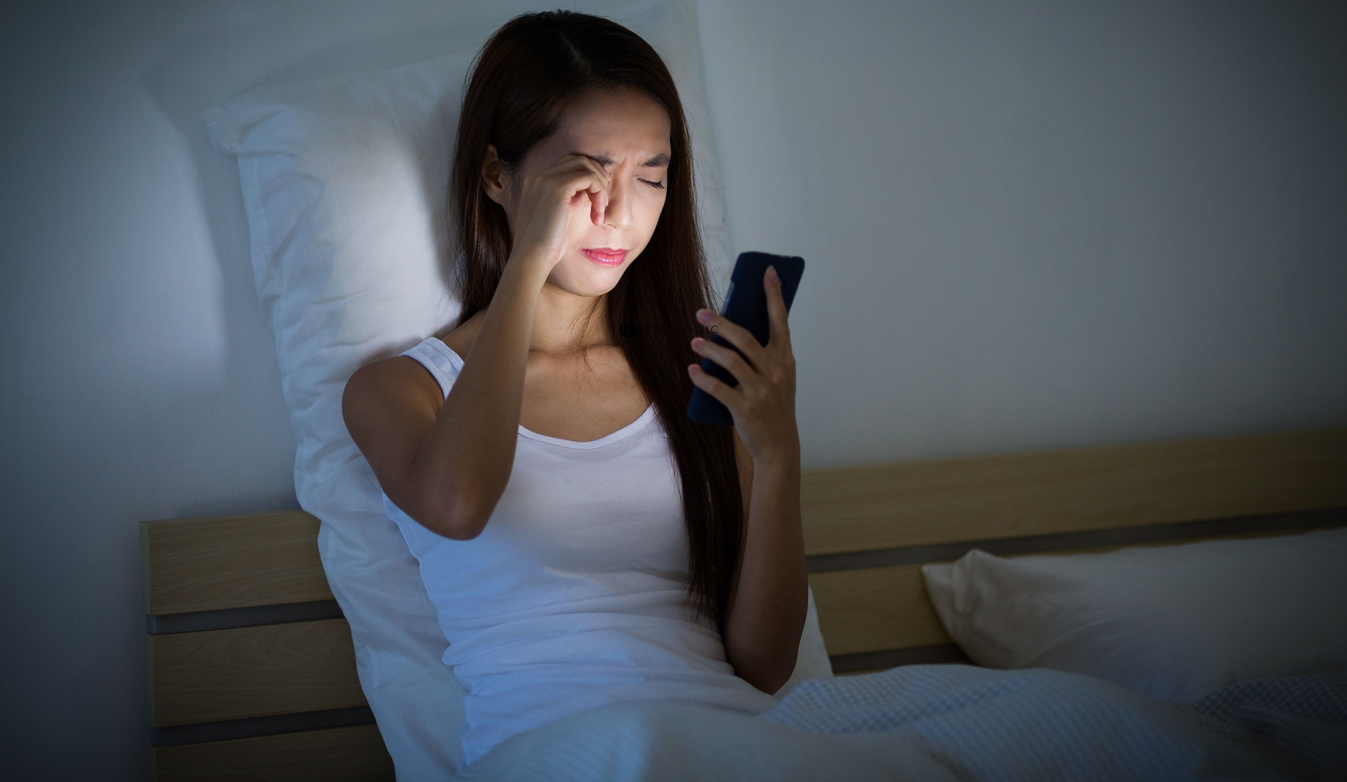 每天8小时对着手机电脑，眼睛涩痛不适？5招帮你轻松缓解