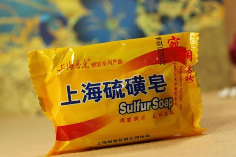 脸上老是出油用硫磺皂能去油吗,后背长痘痘出油多可以用硫磺皂吗