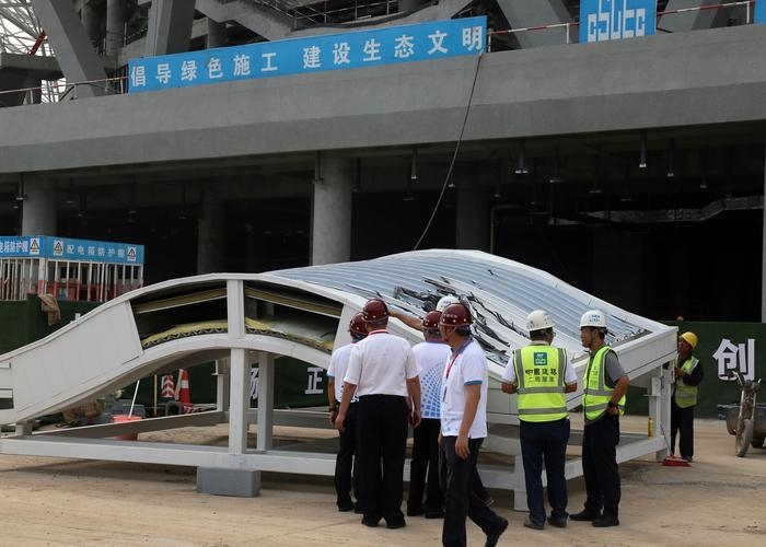 “铁裁缝”“拼图游戏”——记者独家探秘“三中心”黑科技