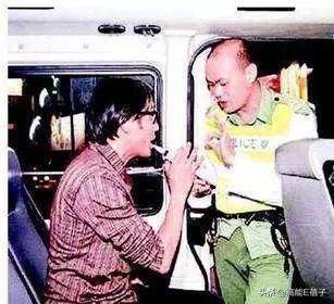 请回答2002:港圈老中青三代齐塌房,这是什么玄学?