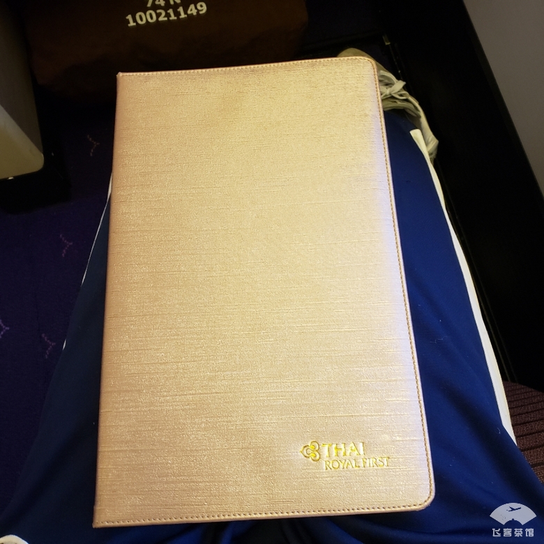 打卡泰航波音747头等舱，贴心空姐疯狂投喂，大龙虾鱼子酱吃到撑