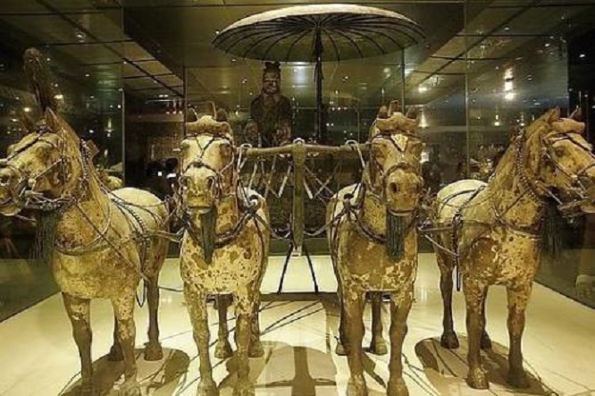 秦陵兵马俑主要由什么烧制,兵马俑的历史背景以及烧制过程