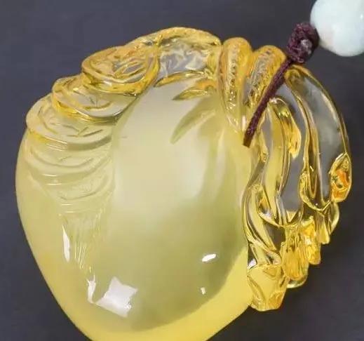 琥珀跟蜜蜡哪个好,秒懂翡翠和玉的区别