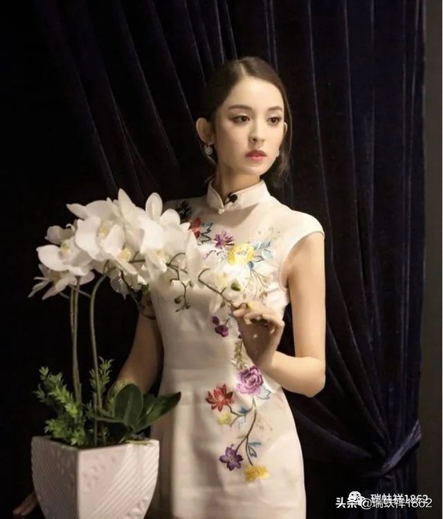 520送她一束玫瑰花,520送女朋友的旗袍