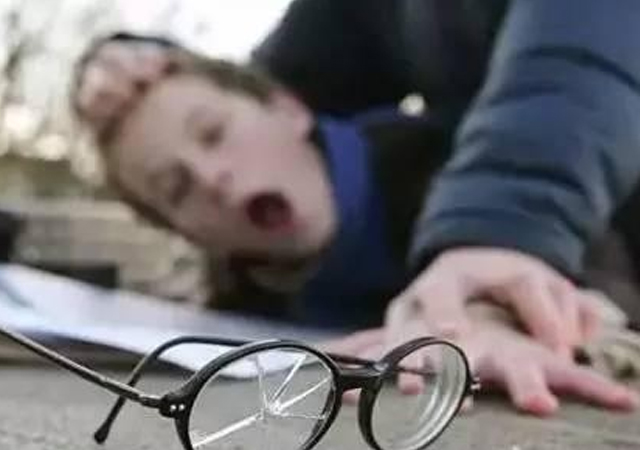 没出息的孩子经常在学校被欺负,在学校什么孩子容易挨欺负