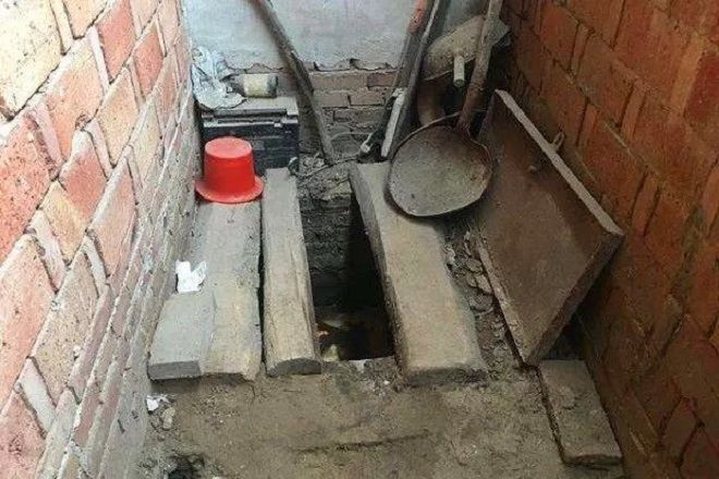 农村厕所改造有门无窗,农村厕所改造无需冲水图片