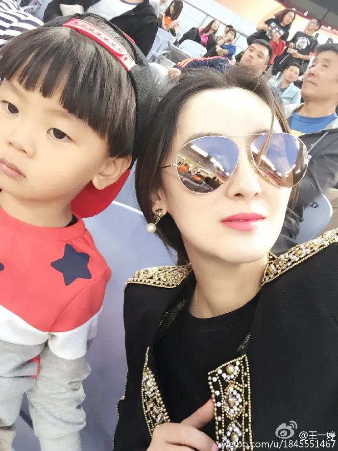 「早晚要认识」帅气逼人的国脚杨旭和他美艳女主持太太