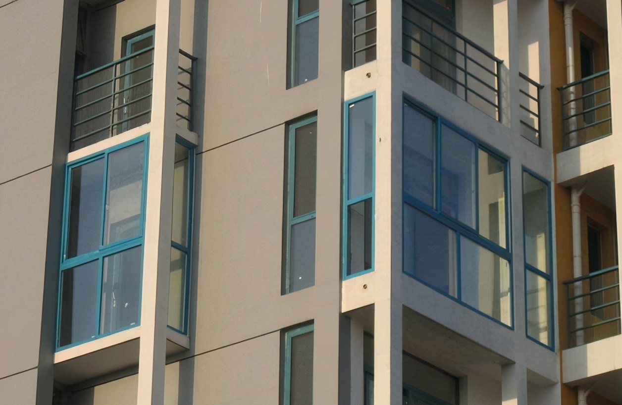 封阳台玻璃选高透还是低透,封阳台用的玻璃好坏有什么差别