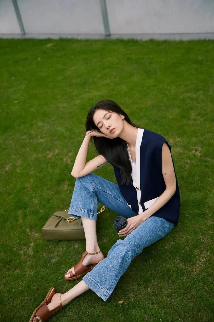 今夏最值得入手的4双网红凉鞋,圆头高跟凉鞋今夏最洋气