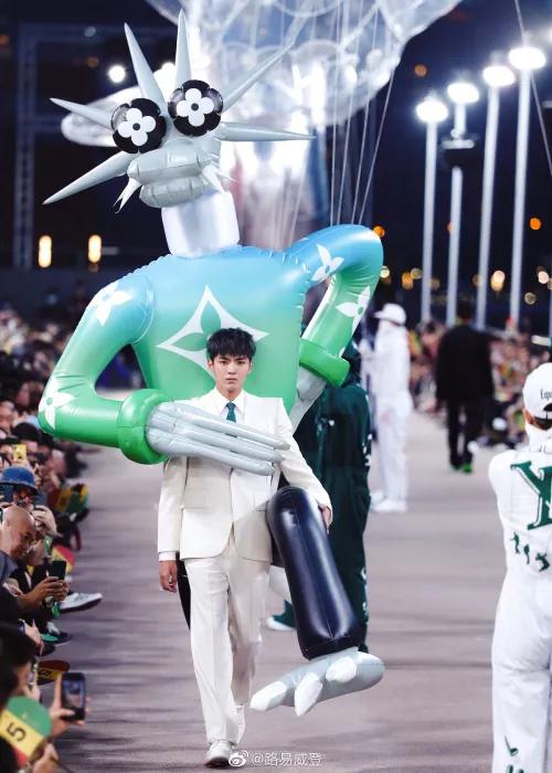 lv充气夹克卖3万1,充气夹克lv