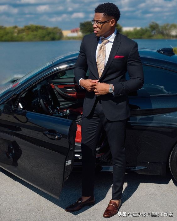 没钱买衣服，所以选择困难症？男子这么穿省钱还多选