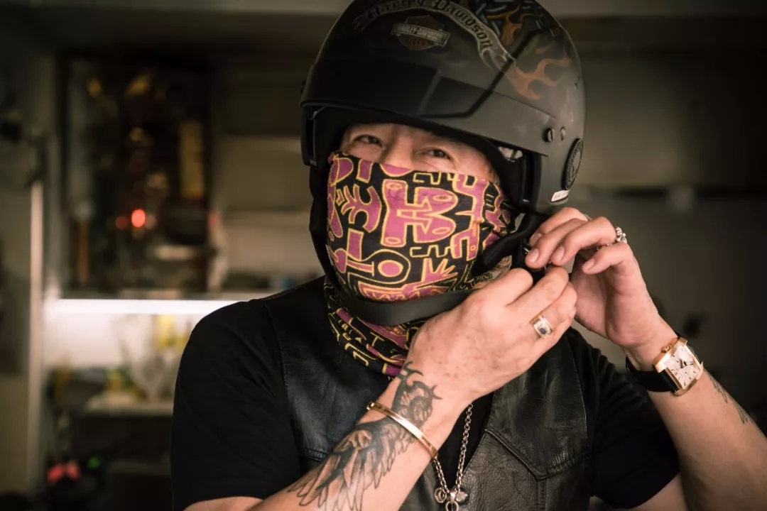 骑哈雷的爷叔,骑哈雷的爷爷还是爷叔