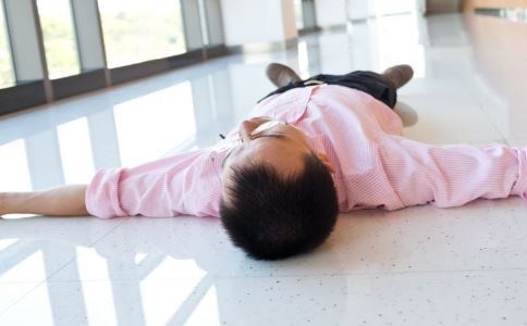 深圳男子春节爬山中暑,旅游中暑怎么缓解疼痛