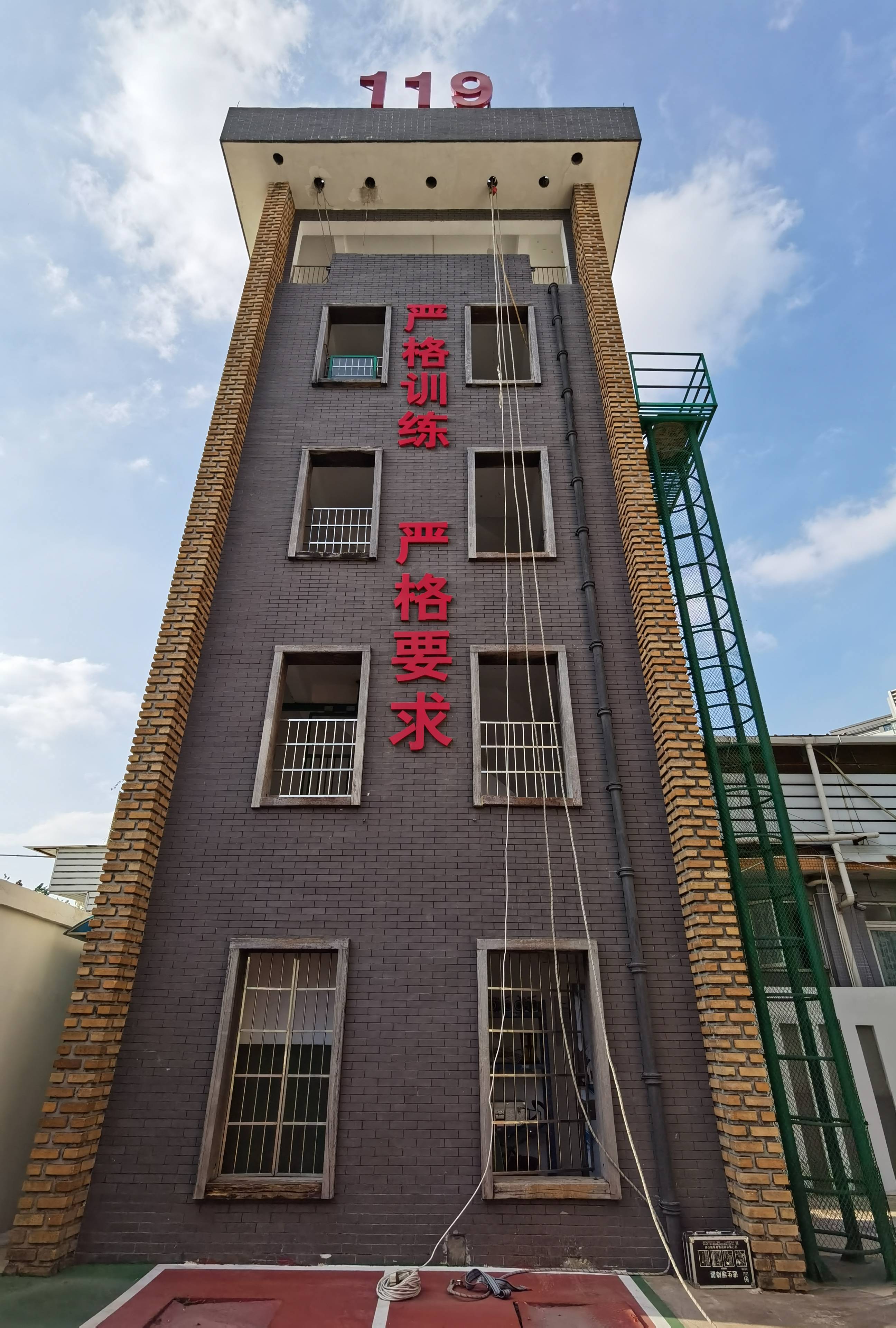 有一个消防蓝朋友是怎样的体验,给你一天时间