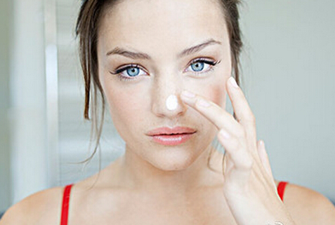 鼻子上黑头怎么去除不要钱,鼻子上的黑头怎么去除美容院