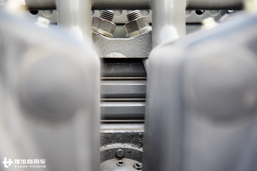 来自中国重汽的国民重卡，老司机带您重新认识豪沃T7H牵引车