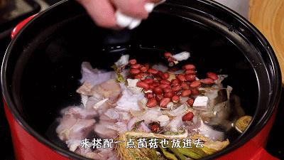清炖鸡汤前需不需要给鸡肉焯水,炖鸡汤千万别直接下锅炖