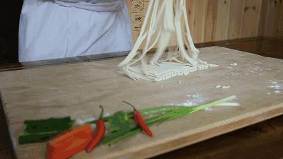 手擀面一煮就糊是怎么回事,手擀面一煮就成糊糊了