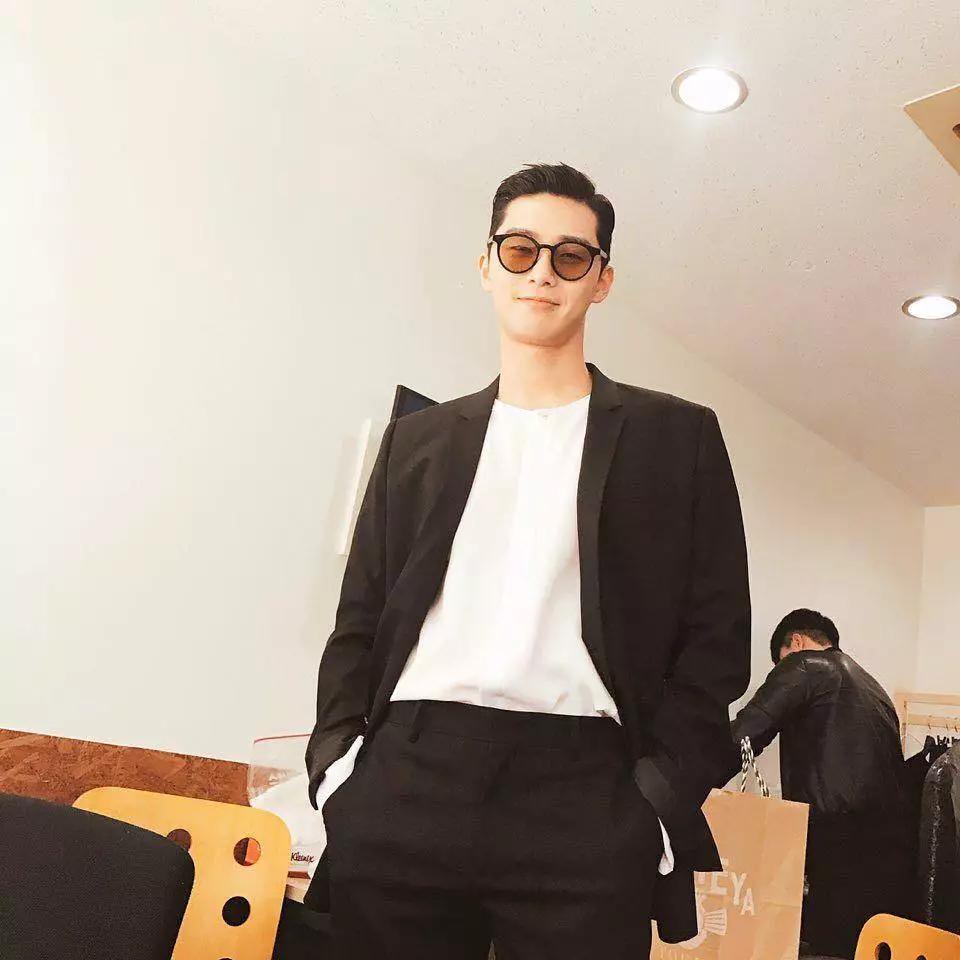 金秘书ol穿衣搭配,韩剧金秘书为何那样穿搭