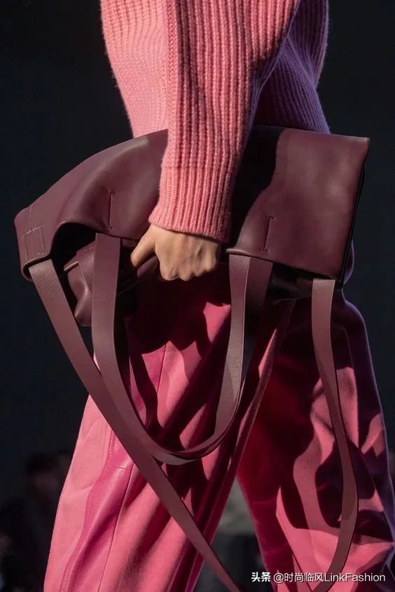 今年流行大包 (今年女士流行格子大包)