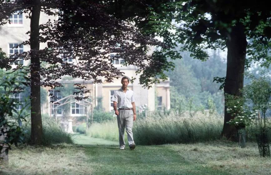 当王室成员打开大门在家里拍照时,我们才终可以一睹他们的豪宅