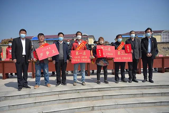 河南上蔡:诞生“芦笋王”单棵拍卖300元