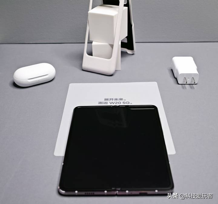 三星w20现在还值得入手吗,19999元的三星