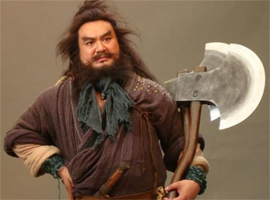 李逵最终悲惨下场：被掐着脖子像抓猪一样活捉，还被挑断手筋脚筋