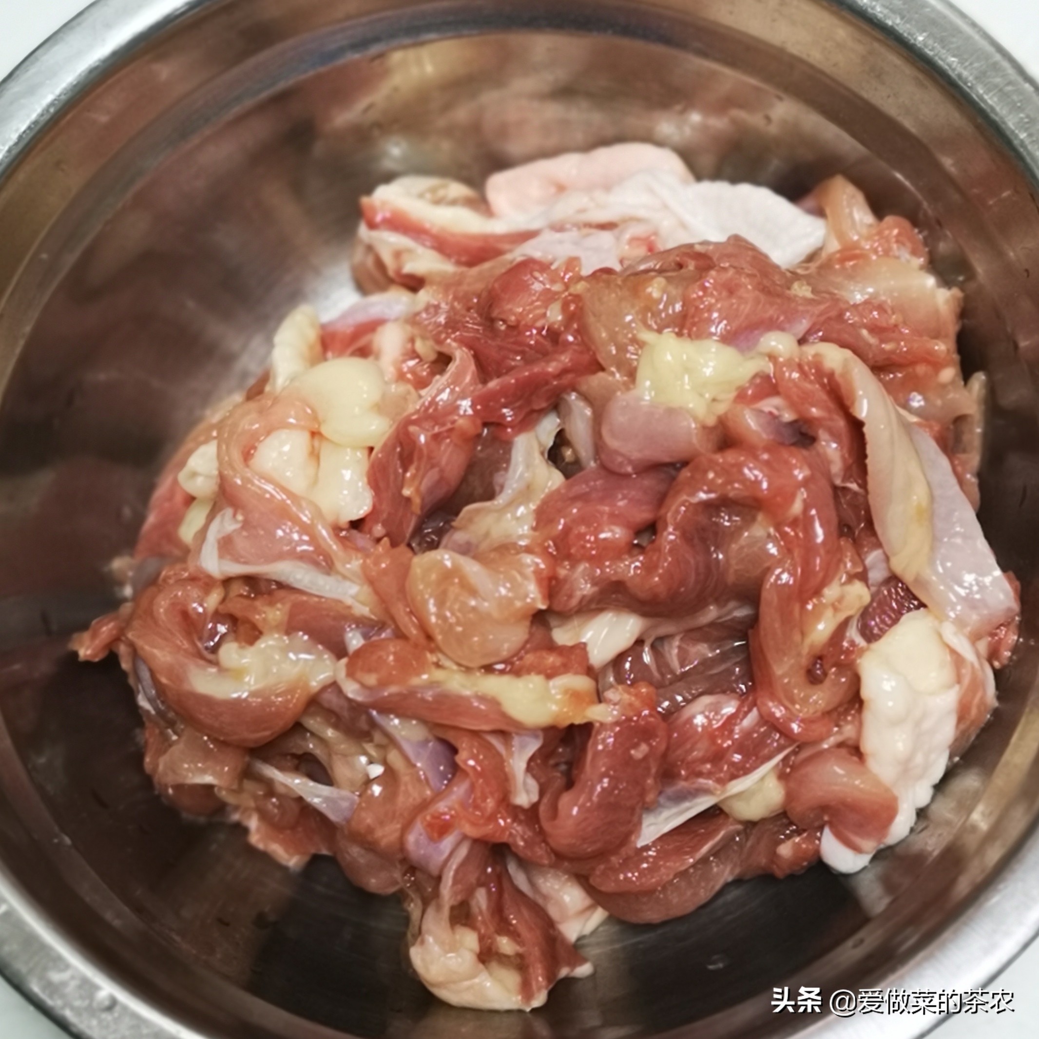 怎么腌鸡肉炒出来又嫩又好吃,怎样腌制鸡肉爽滑不柴好吃又简单