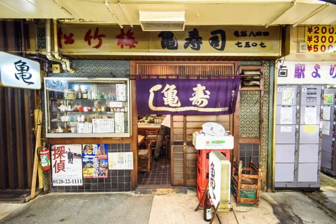 游客都去逛百货商店了,日本人自己去了这里