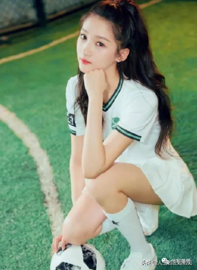 迪丽热巴杨颖踢足球,女明星杨颖排第几名