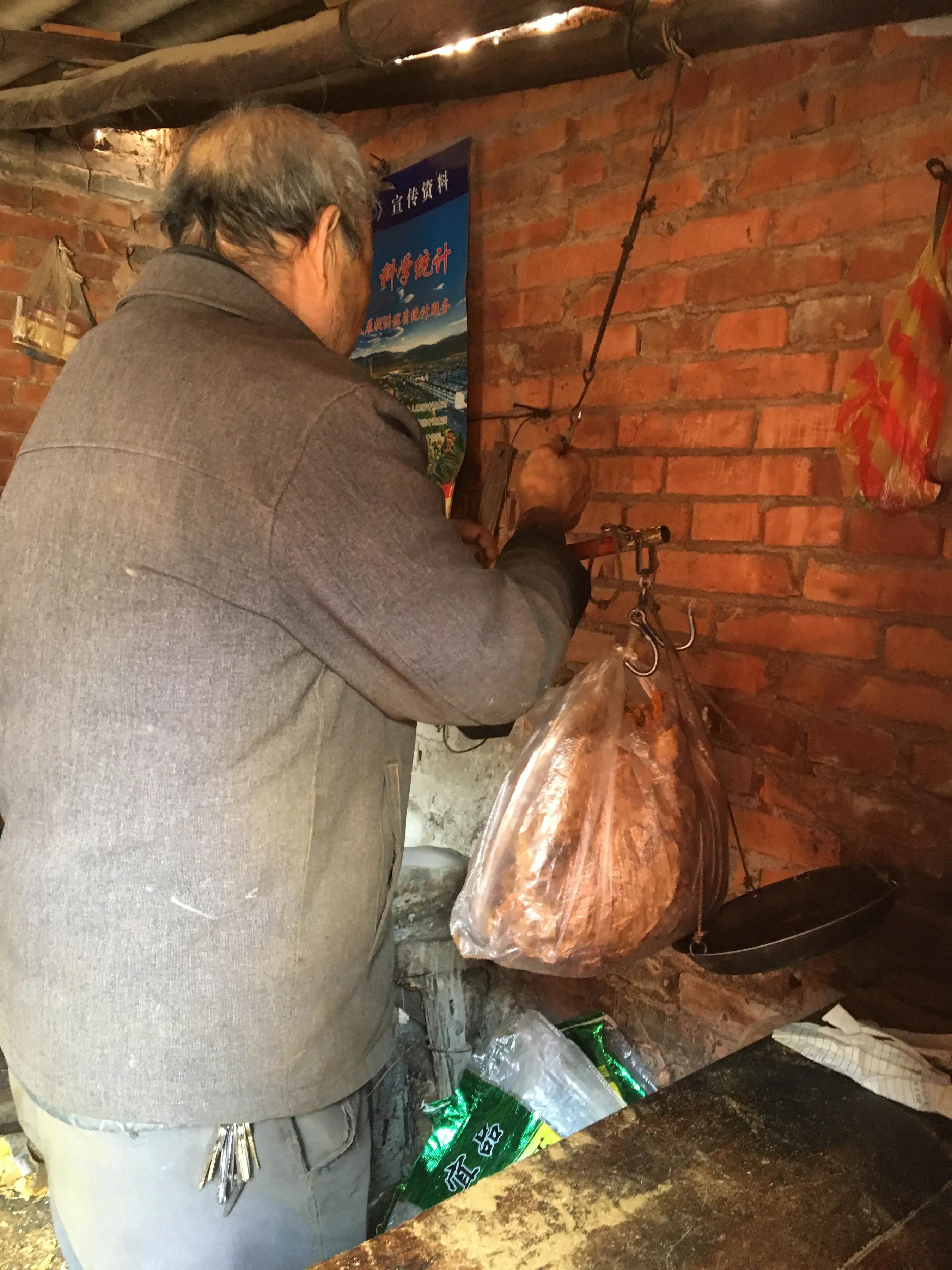 云南人抽烟,云南人抽烟方式