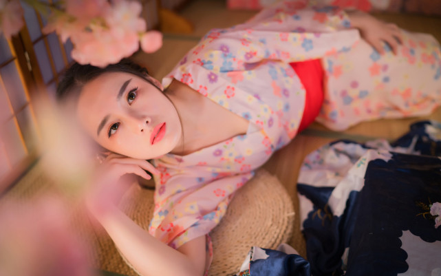 恋爱小技巧跟女生接吻,追女孩如何升温该亲就亲