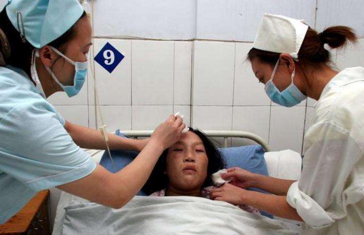 29岁女子怀孕8次全部流产,20岁女子怀孕多次流产