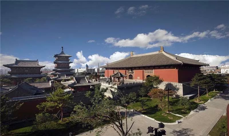 一座神人共栖的“煤都”