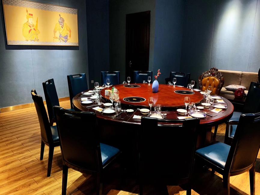 一边写一边流口水,红谷滩这些店可要好好的啊,脱下口罩我就来