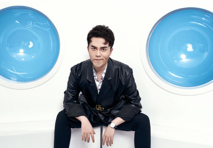 半年做到美妆Top主播，“成分测评师李某人”究竟何许人？