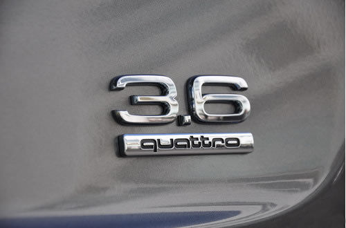 汽车车尾的数字和字母是什么意思,常见汽车尾部字母和数字有什么用