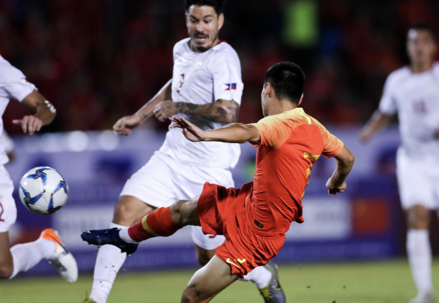 武磊侧身再斩凌空世界波,关岛武磊梅开二度