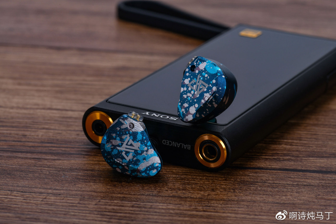 视觉系大师，声音是否也好听？—徕声RT-3三单元圈铁耳机