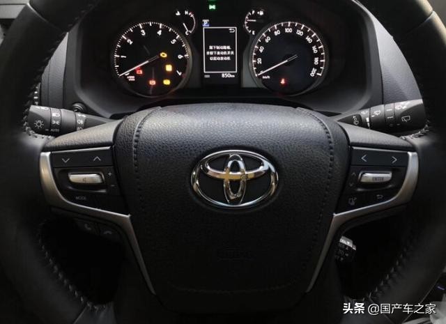 国六普拉多4.0,2021款普拉多3.5五座军绿色