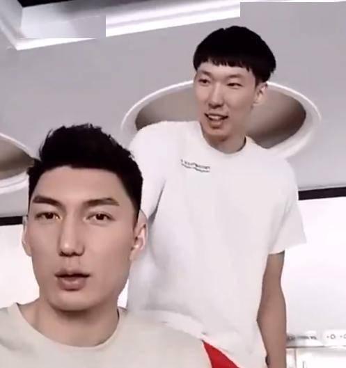 周琦看蔡徐坤粉丝,周琦蔡徐坤关系