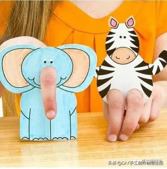 球迷爸爸靠指偶游戏带娃,手工制作的指偶乐趣多