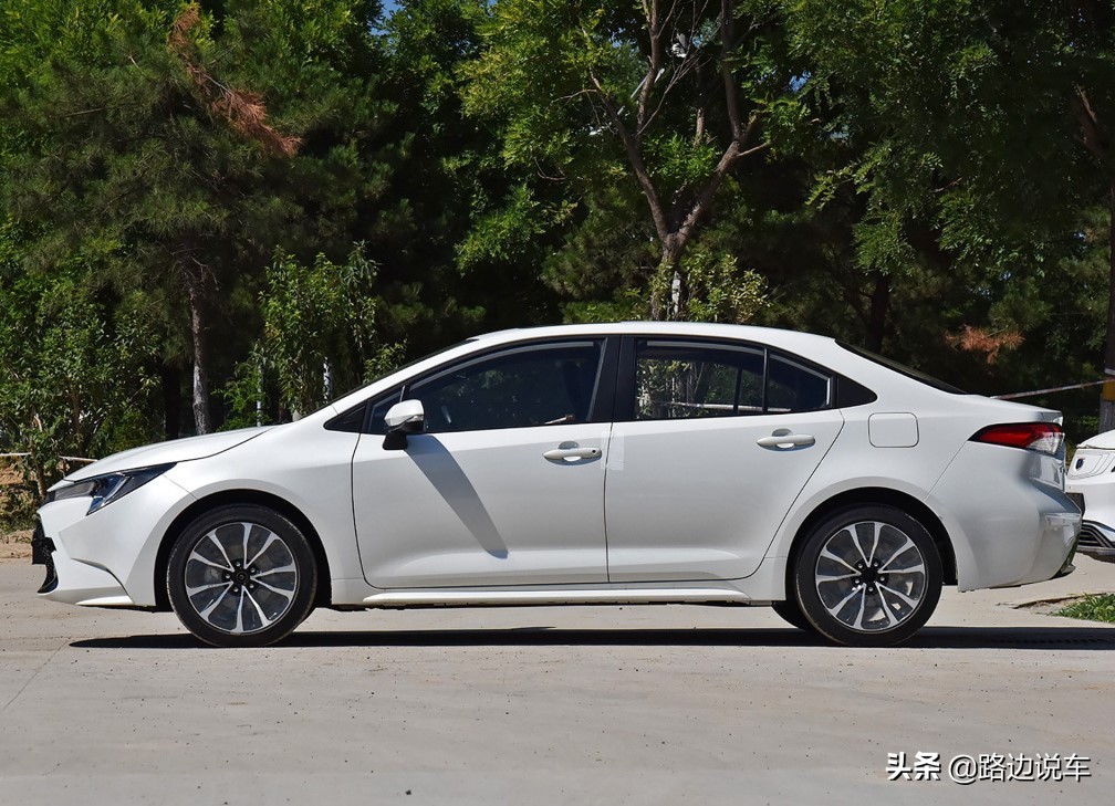 好车不贵经济实惠丰田雷凌,外观好看开起来舒适的车