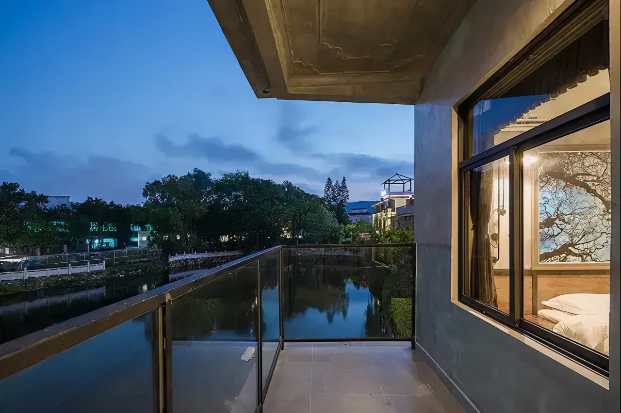 深圳大鹏古城边坐拥海岸线边的民宿，打卡百年古城丨巢里巢外