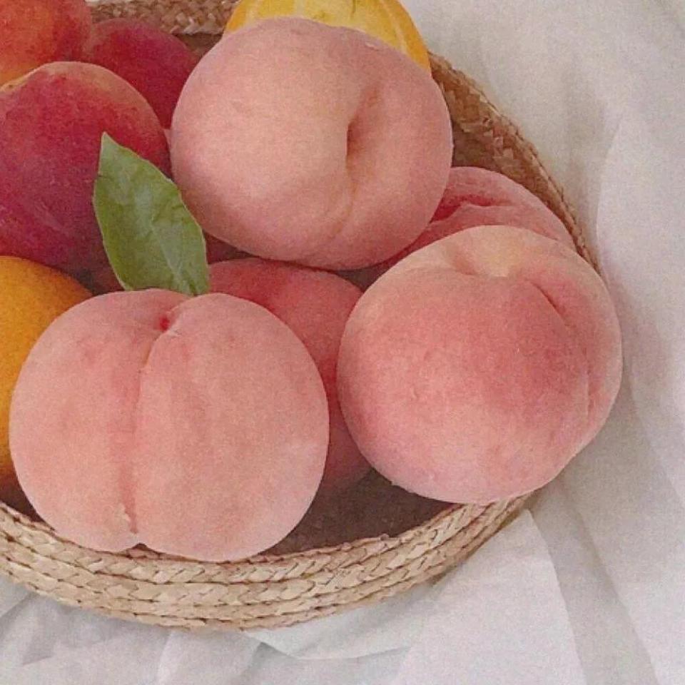 快买了这只口红来人间水蜜桃学院报道！