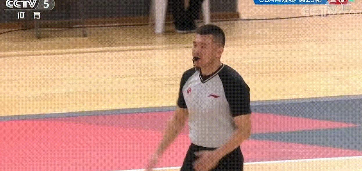 邓蒙0.6秒三分绝杀,邓蒙关键时刻失误