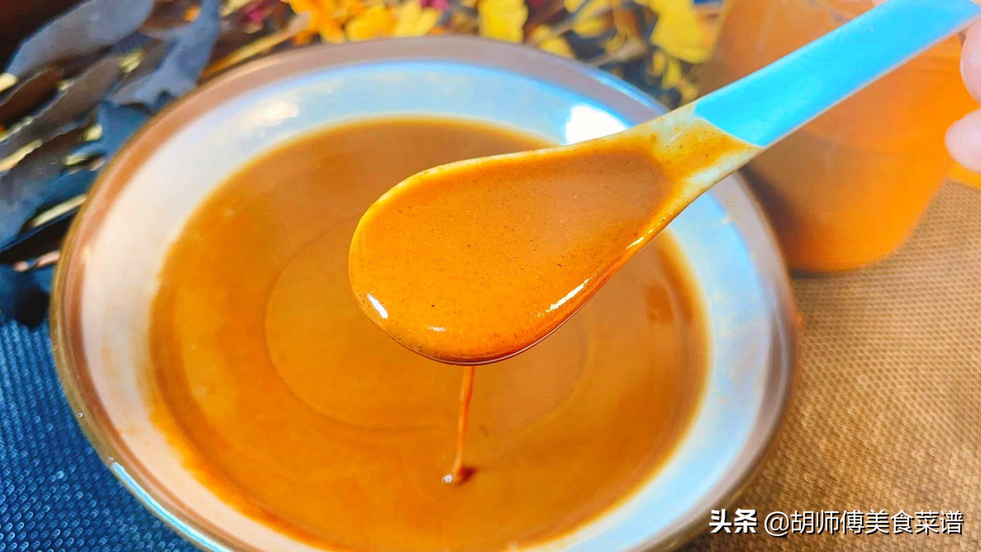 调芝麻酱时，放食用油放水都错了！教您一招，比火锅店更香更好吃