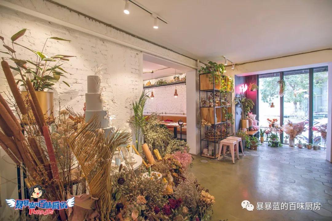 来这家店你真没办法好好吃饭，每道菜都堪比艺术品，好吃到光盘