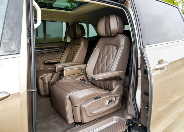 试驾威然尊贵版,威然选豪华版还是尊贵版